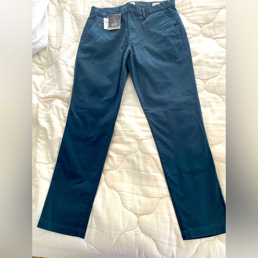 PRICE DROP! GapFlex Essential Khakis in Slim Fit.  33x30